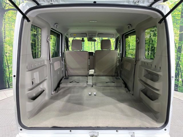 ���i�̂���������ʋ΁A���}���ɏ\���ȉ׎��X�y�[�X���m�ۂ��Ă���܂��B�Z�J���h�V�[�g��|���ƁA�傫�ȉו��̐ύڂ��\�ł���