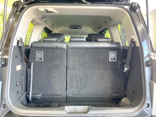 ���i�̂���������ʋ΁A���}���ɏ\���ȉ׎��X�y�[�X���m�ۂ��Ă���܂��B�Z�J���h�V�[�g��|���ƁA�傫�ȉו��̐ύڂ��\�ł���