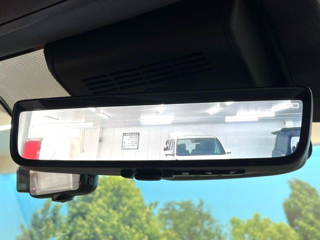 【デジタルインナーミラー】後席の大きな荷物や同乗者で後方が確認しづらい時でも安心!カメラが撮影した車両後方の映像をルームミラー内に表示。クリアな視界で状況の確認が可能です!