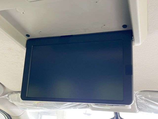 【フリップダウンモニター】大画面モニターで後席でもエンタメをお楽しみいただけます。小さなお子様にも大人気の装備です♪