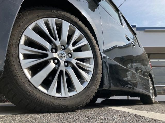 �y����18�C���`�A���~�z�C�[���z�O�ςɃ}�b�`���������A���~�z�C�[���𑕒����Ă���܂��B�e��ЊO�A���~�z�C�[����A�X�^�b�h���X�^�C�����戵�����Ă���܂��B���񂲑��k����������