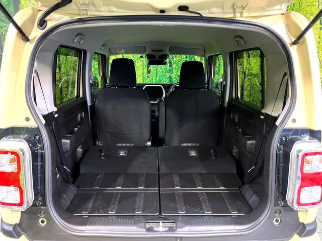 ���i�̂���������ʋ΁A���}���ɏ\���ȉ׎��X�y�[�X���m�ۂ��Ă���܂��B�Z�J���h�V�[�g��|���ƁA�傫�ȉו��̐ύڂ��\�ł���