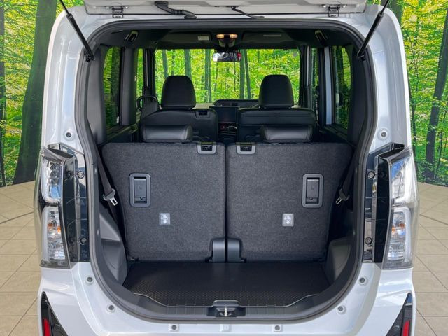 ���i�̂���������ʋ΁A���}���ɏ\���ȉ׎��X�y�[�X���m�ۂ��Ă���܂��B�Z�J���h�V�[�g��|���ƁA�傫�ȉו��̐ύڂ��\�ł���