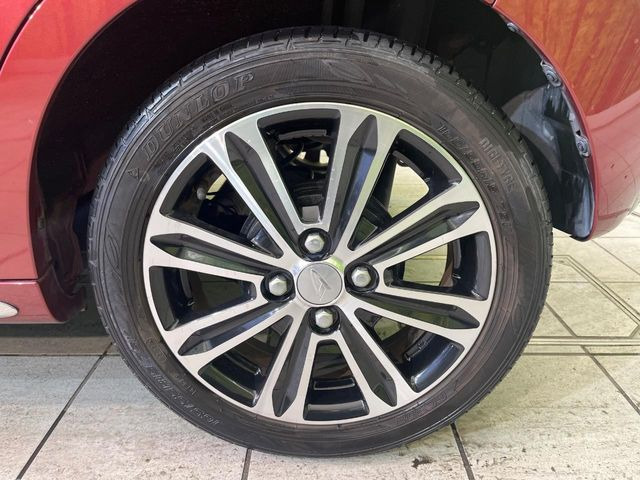 【純正15インチアルミホイール】外観にマッチした純正アルミホイールを装着しております。各種社外アルミホイールや、スタッドレスタイヤも取扱いしております。是非ご相談ください♪