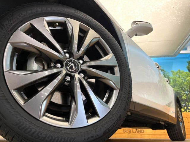 【純正18インチアルミホイール】外観にマッチした純正アルミホイールを装着しております。各種社外アルミホイールや、スタッドレスタイヤも取扱いしております。是非ご相談くださ