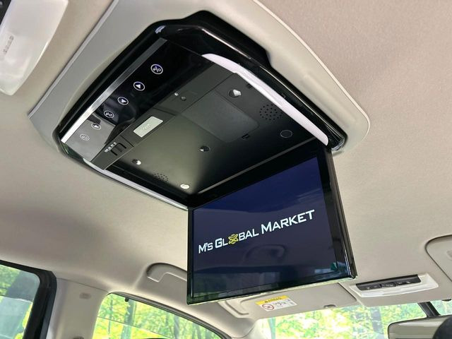 【フリップダウンモニター】大画面モニターで後席でもエンタメをお楽しみいただけます。小さなお子様にも大人気の装備です♪