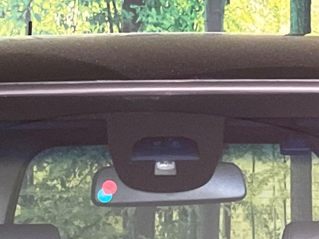 �y�z���_�Z���V���O�z���s���ɑO���̎ԗ�����F�����A�Փ˂������Ȏ��͌x��ƃu���[�L�ŏՓˉ���Ɣ�Q�y�����A�V�X�g�B�����S�Ƀh���C�u�����y���݂��������܂��B