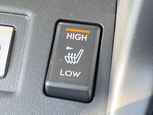 【シートヒーター】寒い日に重宝するシートヒーター!エアコンより早く温まってくれるので寒がりの人も安心ですね♪エアコンの温風は乾燥するから苦手、という方にもをおすすめです。