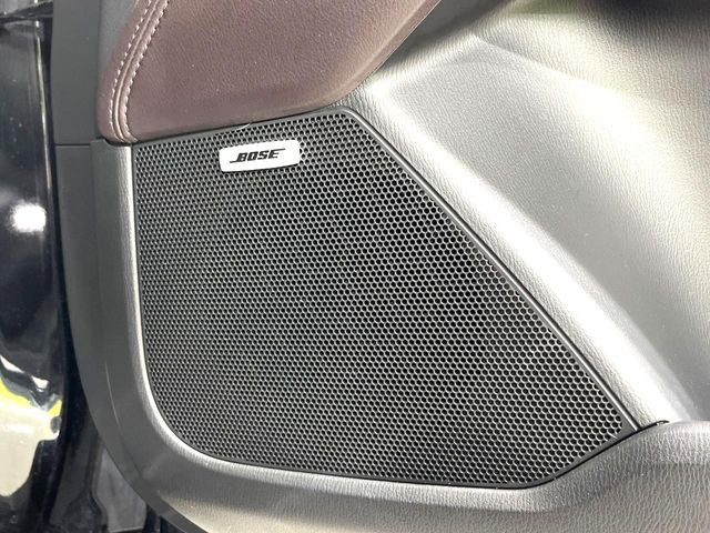 �yBOSE�T�E���h�V�X�e���z���[�J�[�I�v�V�����̍��i�ʃT�E���h�V�X�e���𓋍ځB��p�̃`���[�j���O���{���ꂽ�召�l�X�ȃX�s�[�J�[����ǎ��ȃT�E���h���t�ł��A�Տꊴ���ӂ�鉹����Ԃ����o���܂��B