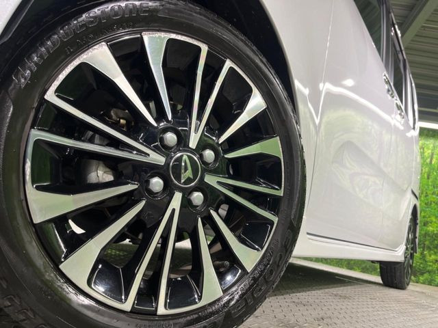 �y����15�C���`�A���~�z�C�[���z�O�ςɃ}�b�`���������A���~�z�C�[���𑕒����Ă���܂��B�e��ЊO�A���~�z�C�[����A�X�^�b�h���X�^�C�����戵�����Ă���܂��B���񂲑��k����������