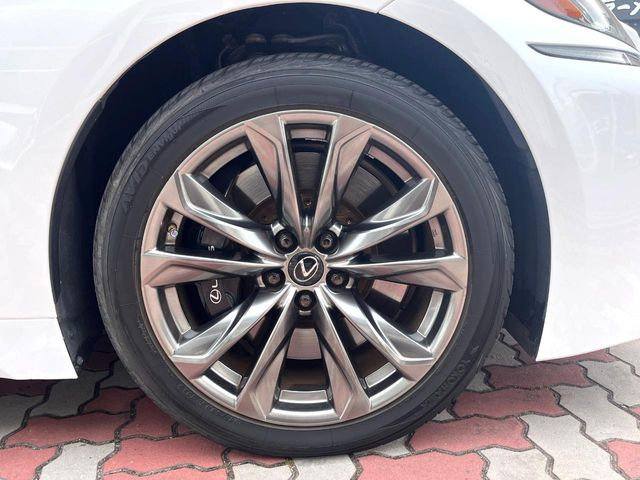 �y����20�C���`�A���~�z�C�[���z�O�ςɃ}�b�`���������A���~�z�C�[���𑕒����Ă���܂��B�e��ЊO�A���~�z�C�[����A�X�^�b�h���X�^�C�����戵�����Ă���܂��B���񂲑��k����������