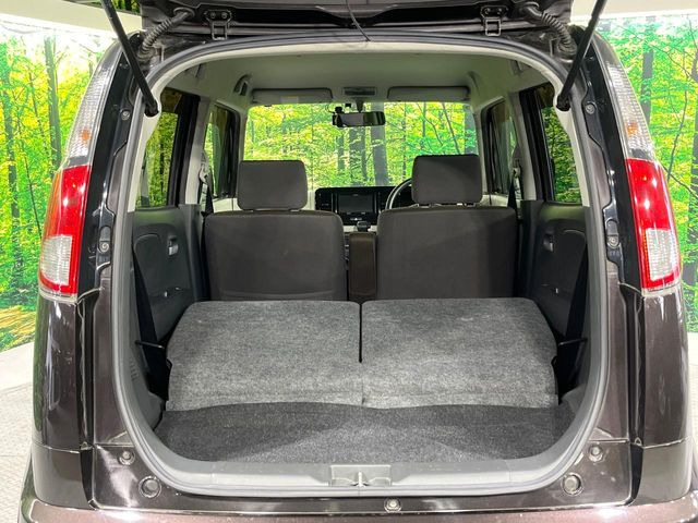 ���i�̂���������ʋ΁A���}���ɏ\���ȉ׎��X�y�[�X���m�ۂ��Ă���܂��B�Z�J���h�V�[�g��|���ƁA�傫�ȉו��̐ύڂ��\�ł���