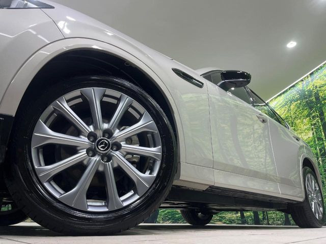 【純正20インチアルミホイール】外観にマッチした純正アルミホイールを装着しております。各種社外アルミホイールや、スタッドレスタイヤも取扱いしております。是非ご相談ください♪