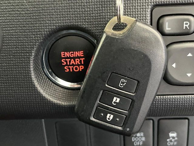 �y�X�}�[�g�L�[�z�J�o����|�P�b�g�ɓ��ꂽ�܂܂ł��h�A�̎{���E�������\�ȃX�}�[�g�L�[�𑕔��B�G���W���̃I���E�I�t�����J�M�����o���K�v����������Ƃ��Ă��֗��ł���