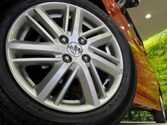 �y����15�C���`�A���~�z�C�[���z�O�ςɃ}�b�`���������A���~�z�C�[���𑕒����Ă���܂��B�e��ЊO�A���~�z�C�[����A�X�^�b�h���X�^�C�����戵�����Ă���܂��B���񂲑��k����������