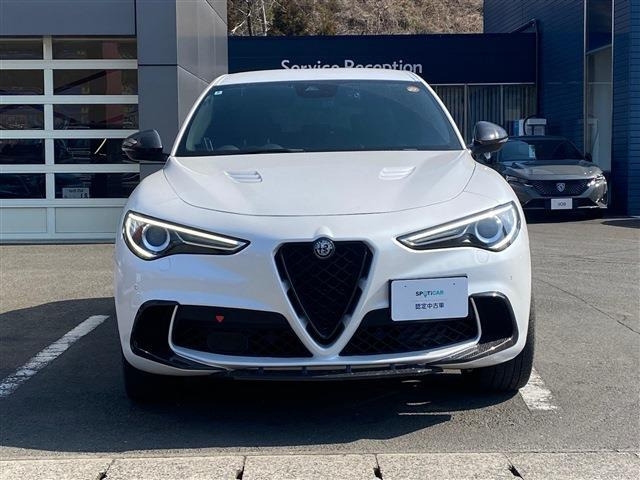 ステルヴィオ2.9 V6 ビターボ クアドリフォリオ 4WD
