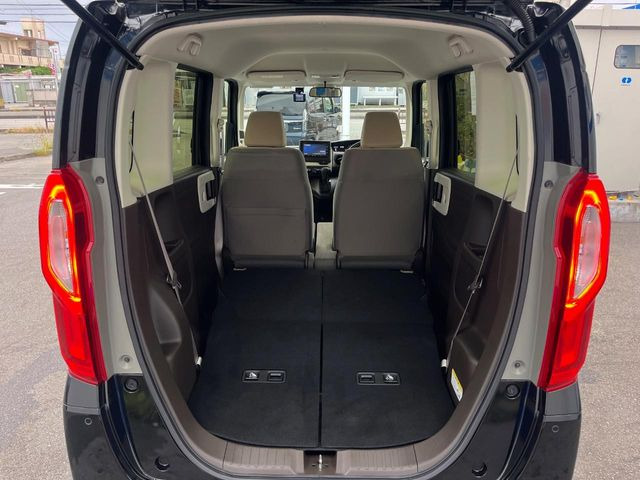 ���i�̂���������ʋ΁A���}���ɏ\���ȉ׎��X�y�[�X���m�ۂ��Ă���܂��B�Z�J���h�V�[�g��|���ƁA�傫�ȉו��̐ύڂ��\�ł���