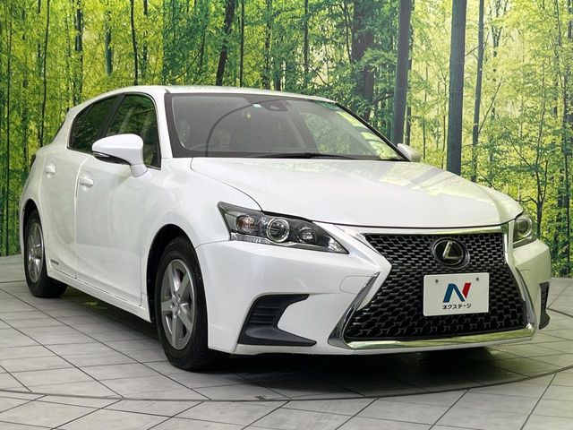 高透明度のガラス皮膜で撥水はもちろん、上質なツヤ・光沢を実現。紫外線や酸性雨から大切な愛車を保護し、色あせ・劣化を防止。「弾スプラッシュコート」、「弾プリミッサコート」からお選びいただけます。