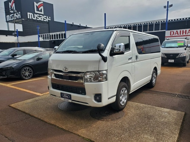 ハイエースバン