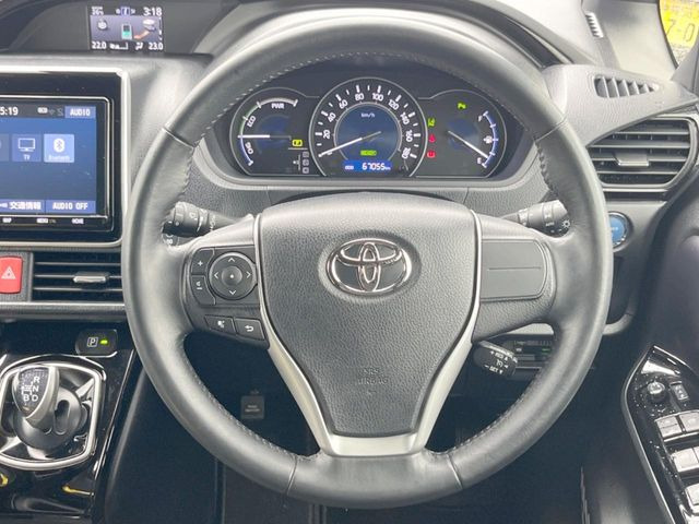 �y�����v�����X�e�A�����O�z�㎿�Ȋv���g�p���邱�ƂŁA��ɂ����������݂ƂĂ��^�]���₷���n���h���ł���