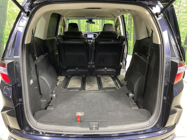 ���i�̂���������ʋ΁A���}���ɏ\���ȉ׎��X�y�[�X���m�ۂ��Ă���܂��B�Z�J���h�V�[�g��|���ƁA�傫�ȉו��̐ύڂ��\�ł���