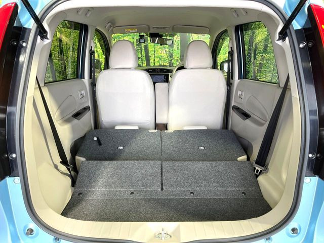 後席を格納すると、これだけの広さが!シーンに合わせたシートアレンジで、大きな荷物も積むことが出来ます♪