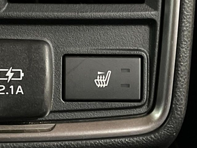 【前席+後席シートヒーター】寒い日に重宝するシートヒーターを後席にも装備!エアコンより早く温まってくれるので寒がりの人も安心ですね♪エアコンの温風は乾燥するから苦手、という方にもをおすすめです。