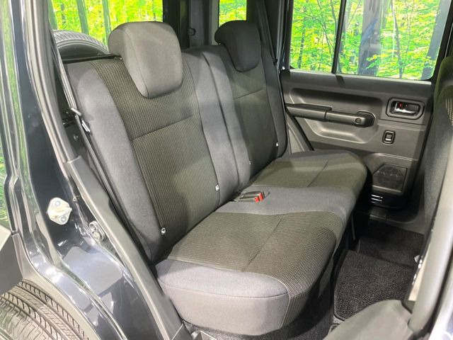 高品質なオリジナルフロアマットもオプションにてご用意しております。お好きなデザインやカラーをお車に合わせて選んでいただくことができます♪