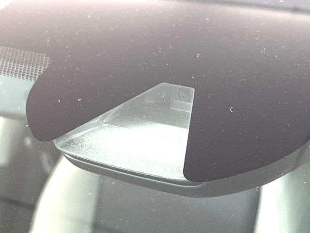 �y�G�}�[�W�F���V�[�u���[�L�z���s���ɑO���̎ԗ�����F�����A�Փ˂������Ȏ��͌x��ƃu���[�L�ŏՓˉ���Ɣ�Q�y�����A�V�X�g�B�����S�Ƀh���C�u�����y���݂��������܂��B