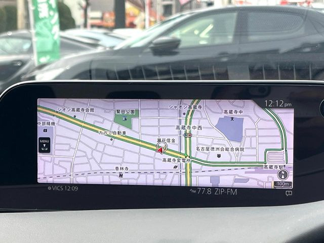 �y8.8�C���`�}�c�_�R�l�N�g�z�ԓ��̕��͋C�Ƀ}�b�`������^�̃f�B�X�v���C�B�X�}�z�ڑ��ł̃i�r�g�p��Bluetooth�Đ����A�l�X�ȋ@�\���y���߂܂��B�����I�ȃ_�C�������삪�\�ŁA�g��������ǍD�ł��B