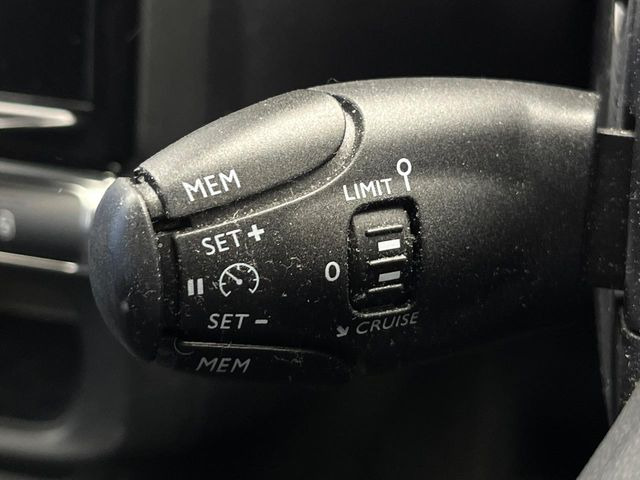 ●オートクルーズコントロール:高速道路や自動車専用道路等にて、定速巡航が可能となる便利な機能です。長距離移動の際でも疲れにくく便利にお使いいただけます♪