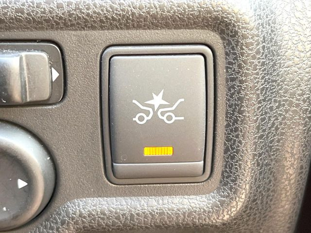 �y�G�}�[�W�F���V�[�u���[�L�z���s���ɑO���̎ԗ�����F�����A�Փ˂������Ȏ��͌x��ƃu���[�L�ŏՓˉ���Ɣ�Q�y�����A�V�X�g�B�����S�Ƀh���C�u�����y���݂��������܂��B