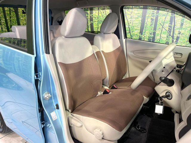 運転席シート廻りは使用感も少なく、良好な状態となっています。丁寧に使われていたことがよくわかりますね。