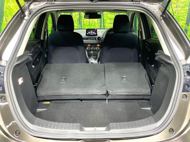 ���i�̂���������ʋ΁A���}���ɏ\���ȉ׎��X�y�[�X���m�ۂ��Ă���܂��B�Z�J���h�V�[�g��|���ƁA�傫�ȉו��̐ύڂ��\�ł���