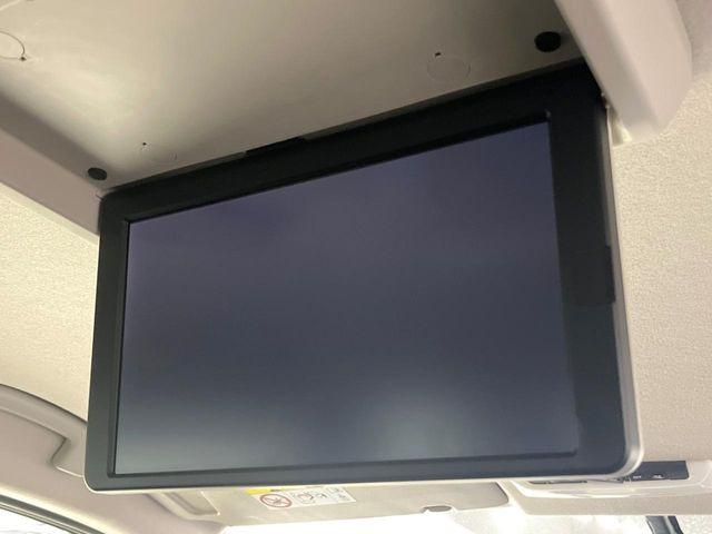 【フリップダウンモニター】家族や友人とお出かけする機会が多い方に大人気のフリップダウンモニター!大画面モニターで車内はエンタメ空間!退屈しがちな長距離ドライブも楽しい時間に変わります!