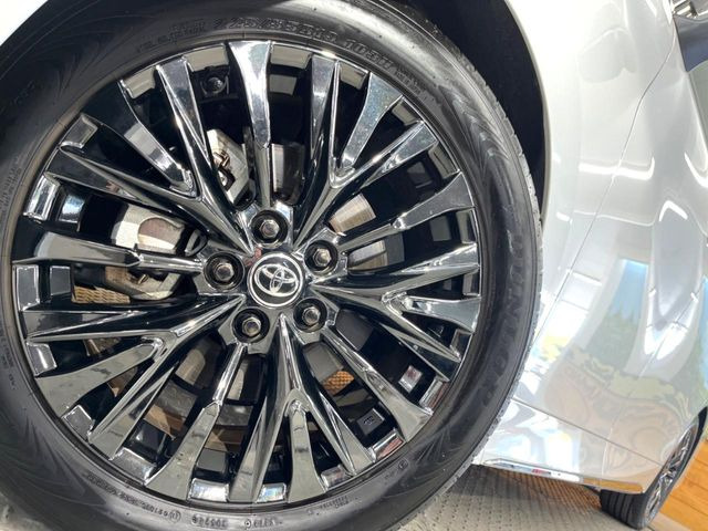 【純正19インチアルミホイール】外観にマッチした純正アルミホイールを装着しております。各種社外アルミホイールや、スタッドレスタイヤも取扱いしております。是非ご相談ください♪