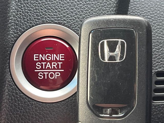 �yHonda�X�}�[�g�L�[�z�J�o����|�P�b�g�ɓ��ꂽ�܂܂ł��h�A�̎{���E�������\�ȃX�}�[�g�L�[�𑕔��B�G���W���̃I���E�I�t�����J�M�����o���K�v����������Ƃ��Ă��֗��ł���