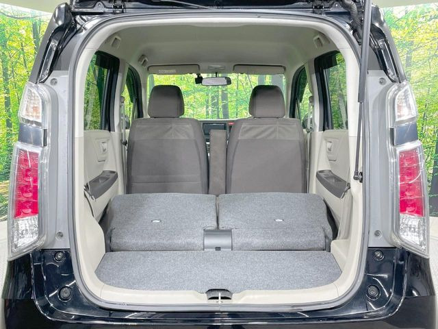 ���i�̂���������ʋ΁A���}���ɏ\���ȉ׎��X�y�[�X���m�ۂ��Ă���܂��B�Z�J���h�V�[�g��|���ƁA�傫�ȉו��̐ύڂ��\�ł���