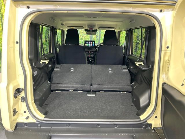 普段のお買い物や通勤、送迎等に十分な荷室スペースを確保しております。セカンドシートを倒すと、大きな荷物の積載も可能です♪