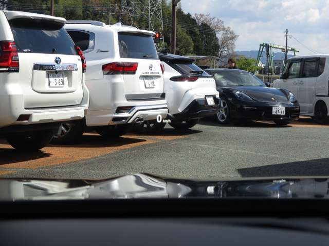 左H・純正ナビ・全方位M・フルセグ・リヤエンタ・サンルーフ・黒革ベンチレーション・マッサージシート・全ドアイージークローズ・Pトランク・純正20AW・革巻きH・パドルシフト