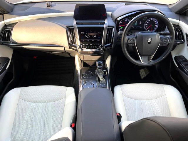 クラウンハイブリッド 2.5 RS アドバンス