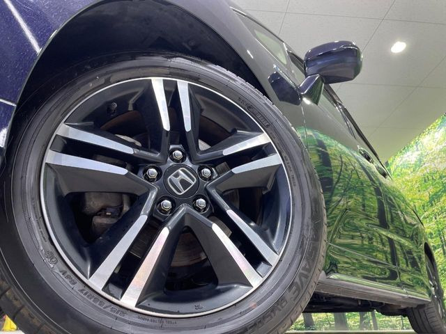 �y����17�C���`�A���~�z�C�[���z�O�ςɃ}�b�`���������A���~�z�C�[���𑕒����Ă���܂��B�e��ЊO�A���~�z�C�[����A�X�^�b�h���X�^�C�����戵�����Ă���܂��B���񂲑��k����������