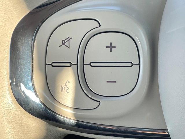 ���}���`�t�@���N�V�����X�e�A�����O:�n���h���̍��E�̃{�^���ŃI�[�f�B�I�̑I���≹�ʂ̒��߂��\�ł��B�n���h�����������������ł���̂ň��S�ł��ˁ�