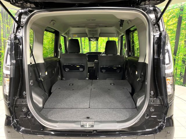 ���i�̂���������ʋ΁A���}���ɏ\���ȉ׎��X�y�[�X���m�ۂ��Ă���܂��B�Z�J���h�V�[�g��|���ƁA�傫�ȉו��̐ύڂ��\�ł���