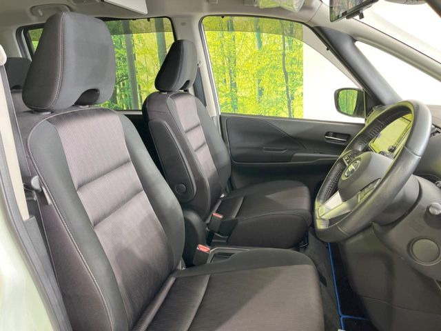 運転席シート廻りは使用感も少なく、良好な状態となっています。丁寧に使われていたことがよくわかりますね。