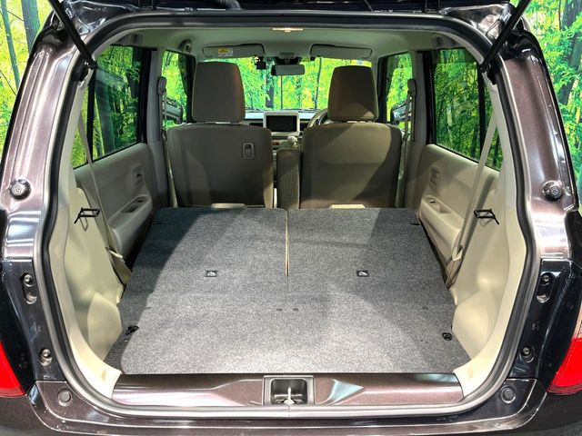 ���i�̂���������ʋ΁A���}���ɏ\���ȉ׎��X�y�[�X���m�ۂ��Ă���܂��B�Z�J���h�V�[�g��|���ƁA�傫�ȉו��̐ύڂ��\�ł���