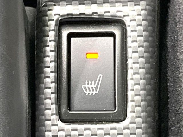 【シートヒーター】寒い日に重宝するシートヒーター!エアコンより早く温まってくれるので寒がりの人も安心ですね♪エアコンの温風は乾燥するから苦手、という方にもをおすすめです。