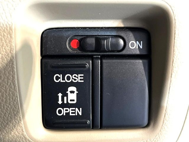 �y�p���[�X���C�h�h�A�z�X�}�[�g�L�[��^�]�Ȃ̃X�C�b�`�ŃX���C�h�h�A�̊J���\���d��������͂����ăh�A���J����K�v�������A���������q�l�ł��A�d���ו��������Ă��鎞�����N�ɊJ���߂ł��܂���