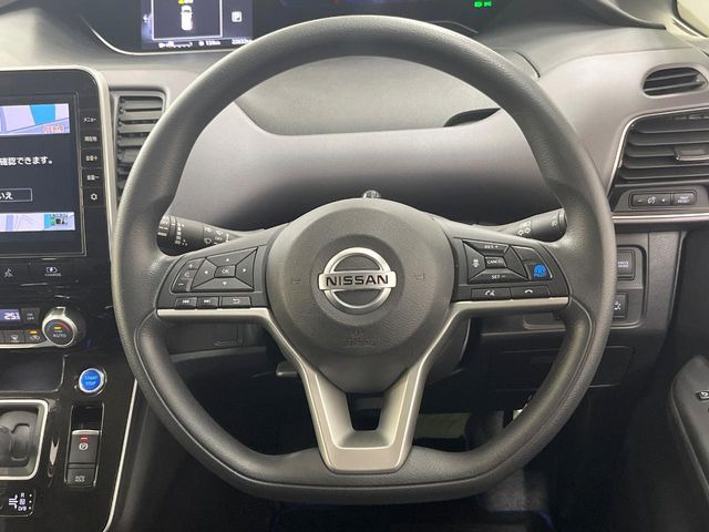 ステアリングも使用感が少なく、きれいな状態となっております♪