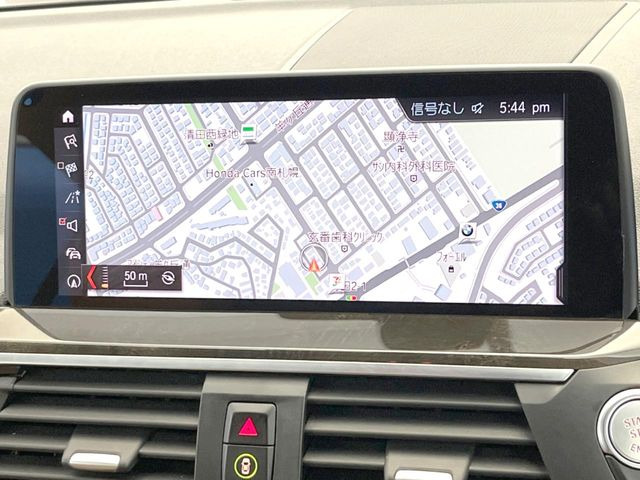 �������i�r:��̊��̂���i�r�́A����������ԓ������o���Ă���܂��BBluetooth�Đ��ȂǃI�[�f�B�I�@�\���[�����Ă���܂��̂ŁA�^�]�����y���߂܂���